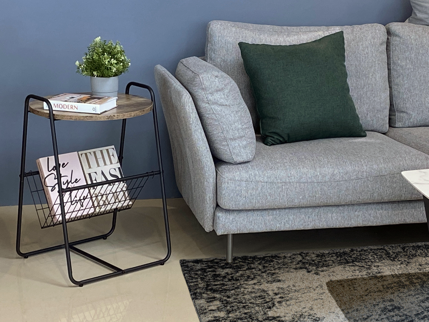 Cora 26.6'' Tall Sled End Table Black